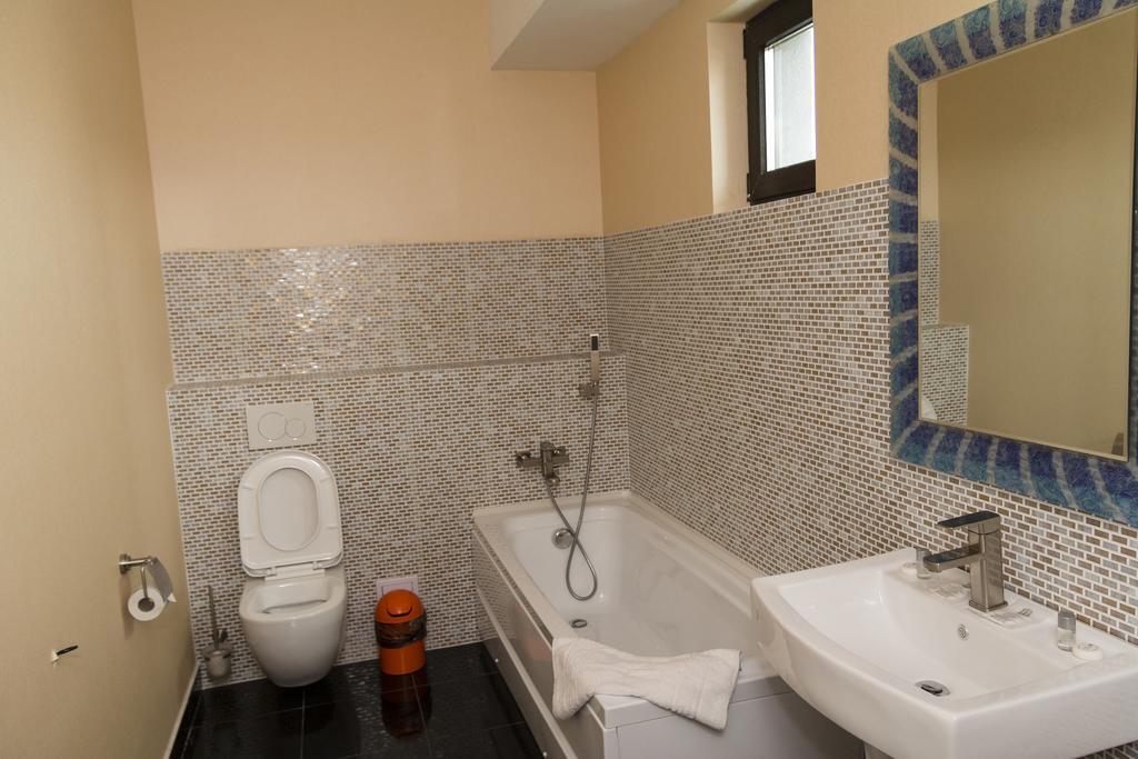 Pik Elegance Ξενοδοχείο Πλοέστι Δωμάτιο φωτογραφία